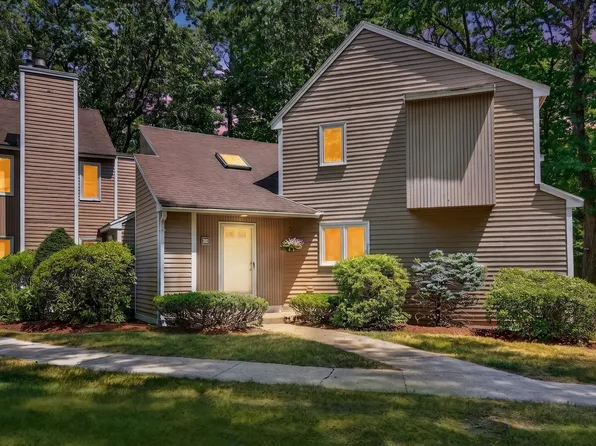 8 Pilgrim Dr #A, Westford, MA 01886