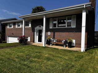 7 Adkins Ct, Huntington, WV 25705