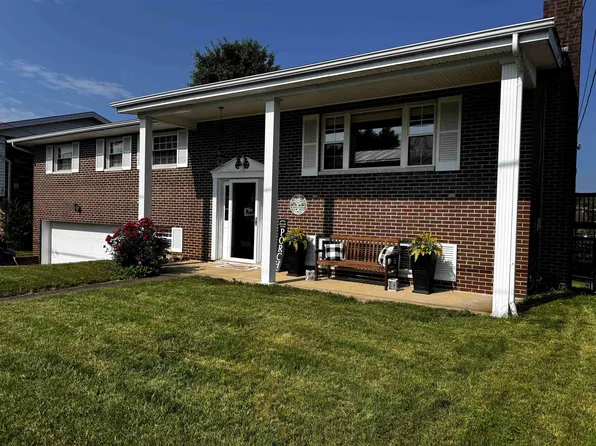 7 Adkins Ct, Huntington, WV 25705