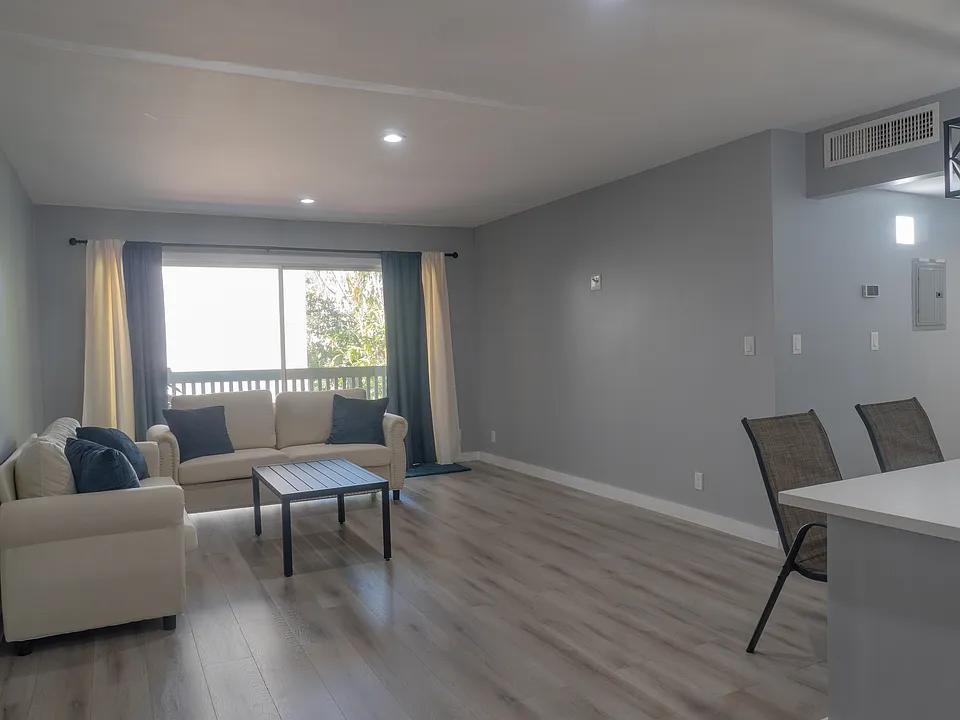 576 N Bellflower Blvd #217