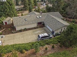 309 SW Red Hills Dr, Dundee, OR 97115