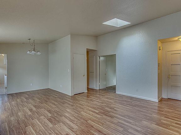 5th image of 6022 Carolina Cir