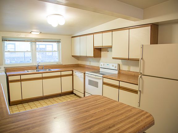 5th image of 5545 Camelot Dr