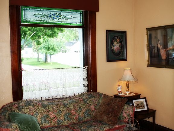 4th image of 815 Oakdale Ave