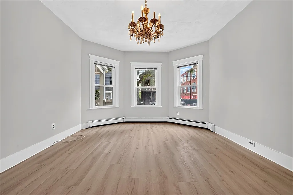 4 bed, 2.0 bath, 1308 sqft, $3,500 — Photo 4