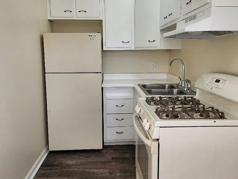 350 N 35th St #1 — Photo 6