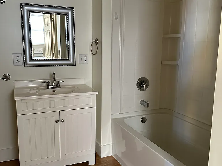 816 Washington St #5 — Photo 6