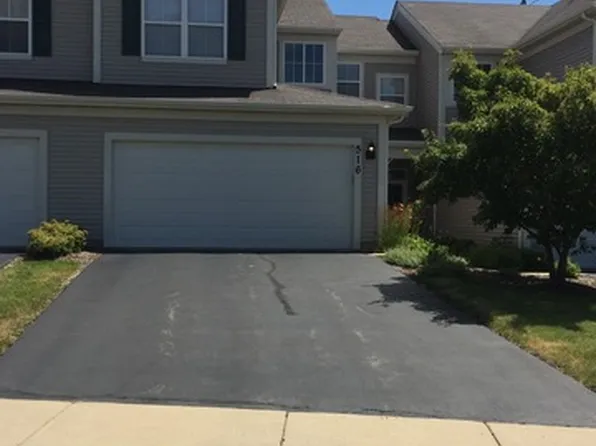 516 Heritage Ct, Saint Charles, IL 60175