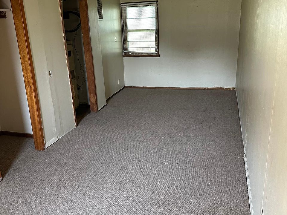 2nd image of 435 3rd St