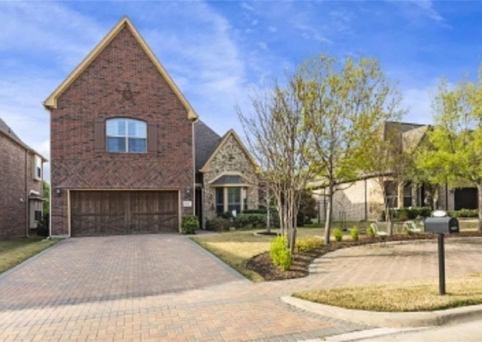 1st image of 8424 Town Walk Dr
