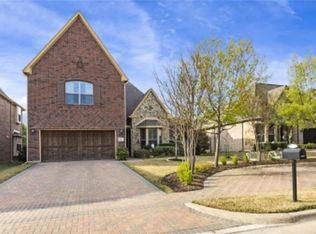 8424 Town Walk Dr, North Richland Hills, TX 76182