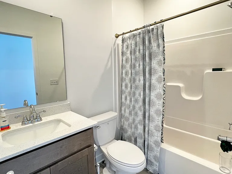 2725 Linwood Ave — Photo 8
