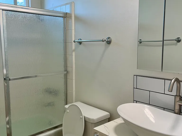 950 Magnolia Ave #25 — Photo 7