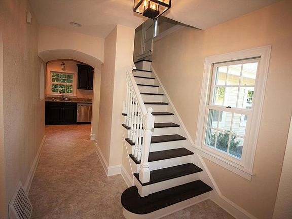 4th image of 206 Lake Dr