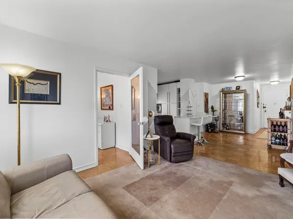 225 Saint Pauls Avenue 8L image 1 of 1