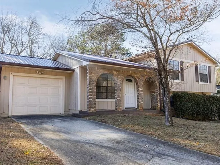 597 Wilmont Dr — Photo 1