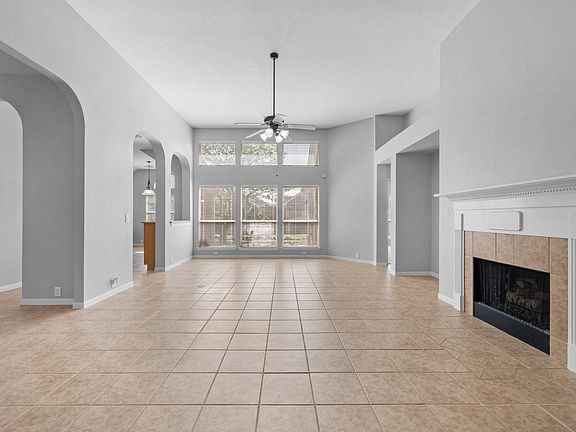 2nd image of 2915 Sandleigh Dr