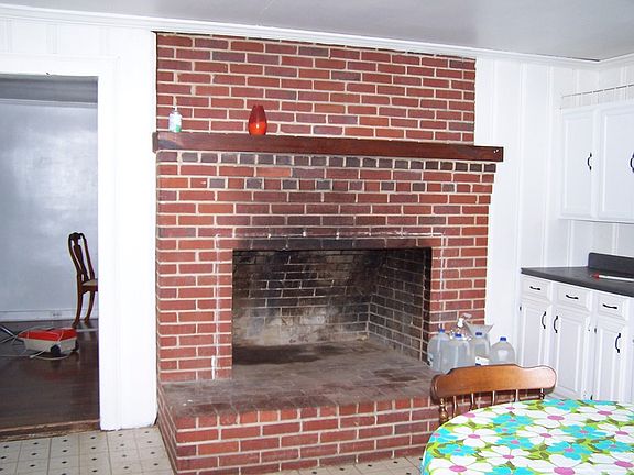 4th image of 330 White Sand Dr