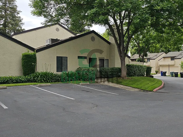 1108 Cedar Creek Dr #1 — Photo 2