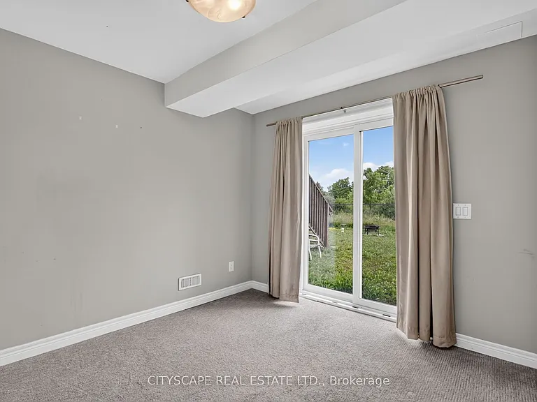 27 Lamb Cres — Photo 35