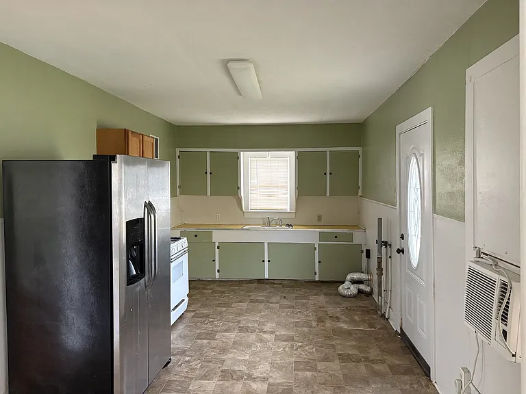 505 E Main St — Photo 5