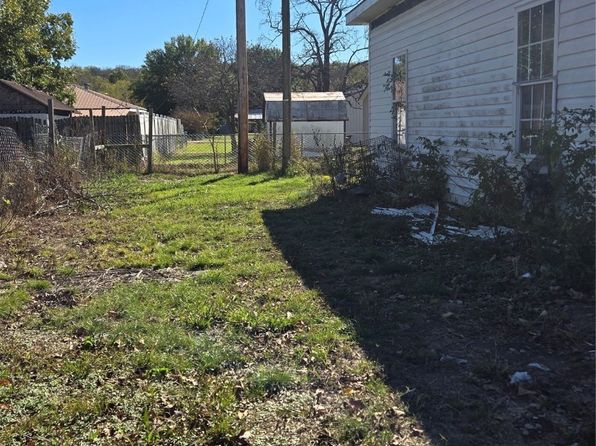 1007 S 1st St, Quinton, OK 74561