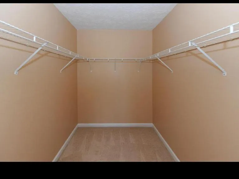 706 Shadywood Ln — Photo 8