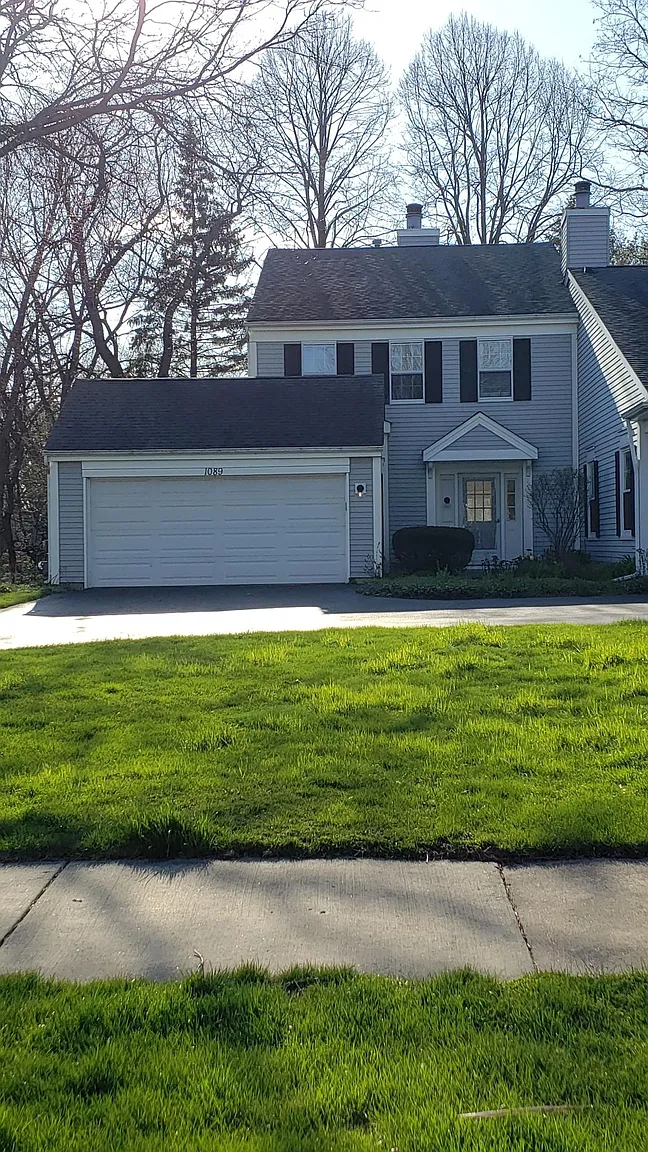 1089 Devonshire Ave photo 1