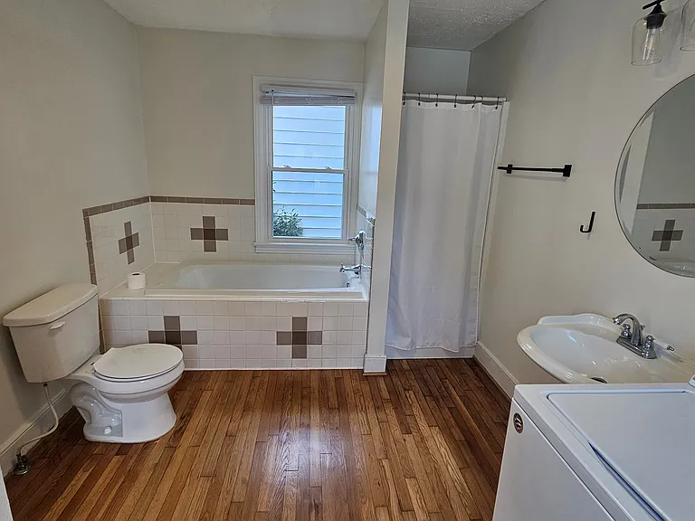 809 W 47th St — Photo 35