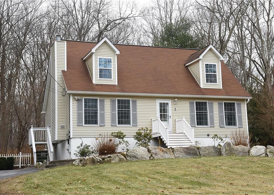 1st image of 4 Hemlock Trail Ct