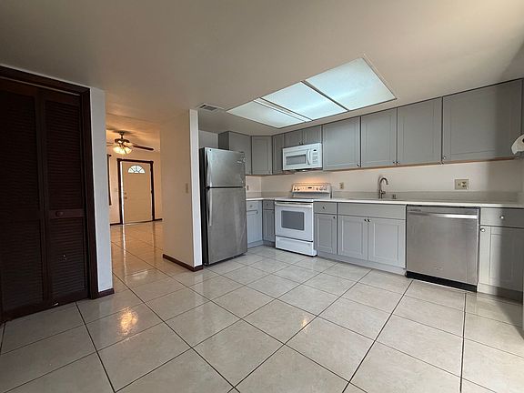 3rd image of 2036 Las Palmas Cir