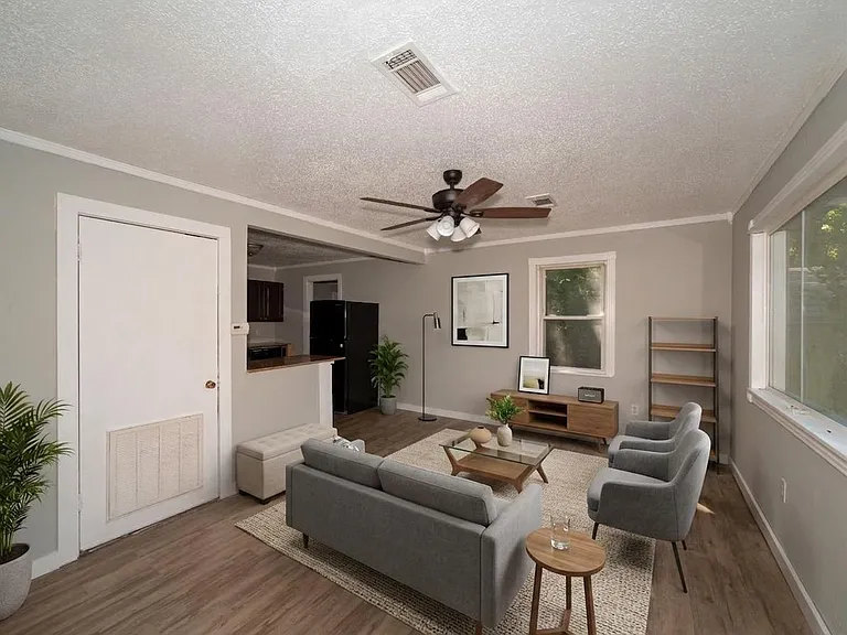 610 N Fir St — Photo 2