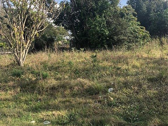 3rd image of 410 New York Dr