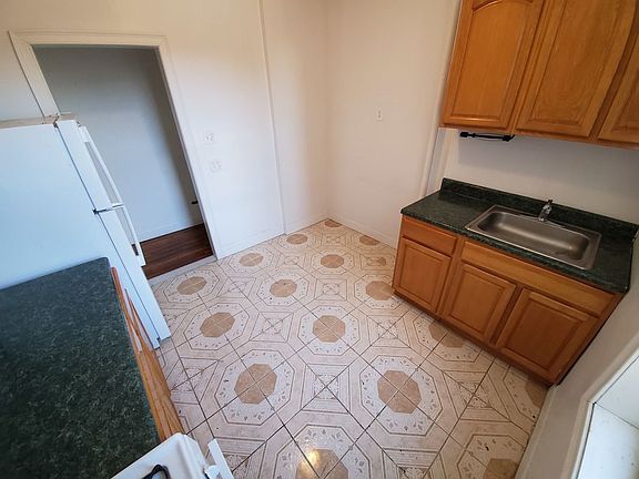 4th image of 10802 72nd Ave APT 6A