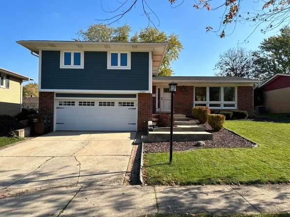 15321 Maple Dr, Oak Forest, IL 60452