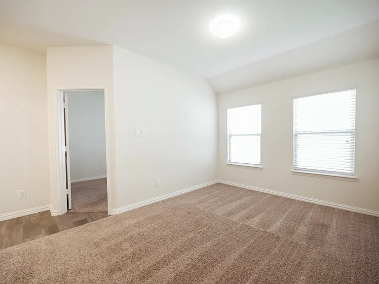 816 Blackhawk Dr — Photo 8