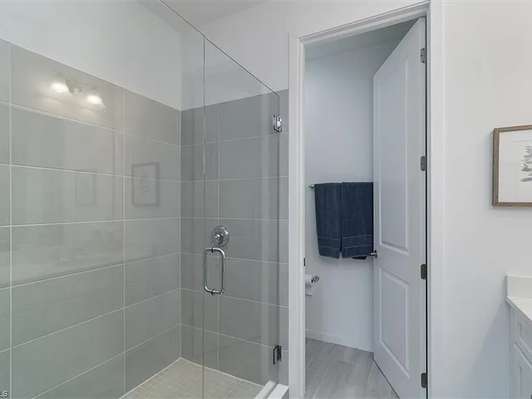 13021 Pembroke Dr — Photo 20