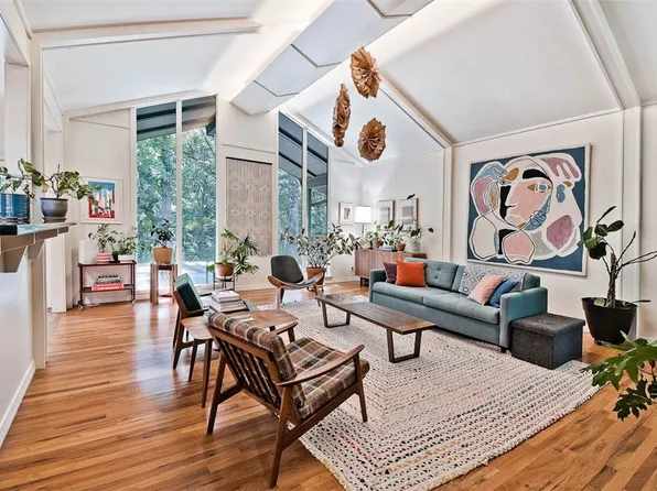 1463 E Woodbrook Dr, Fayetteville, AR 72703