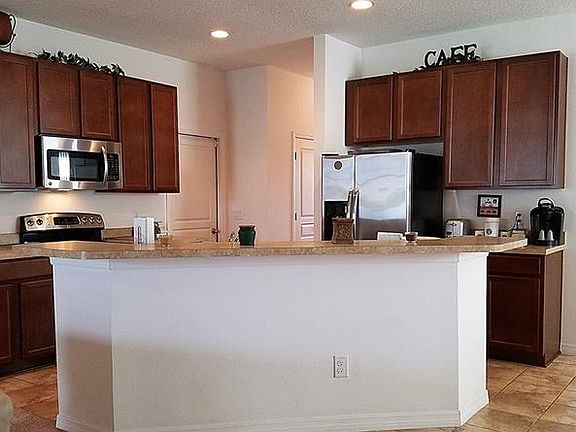 3rd image of 975 Costa Mesa Ln