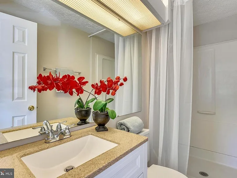 22382 Stablehouse Dr — Photo 11