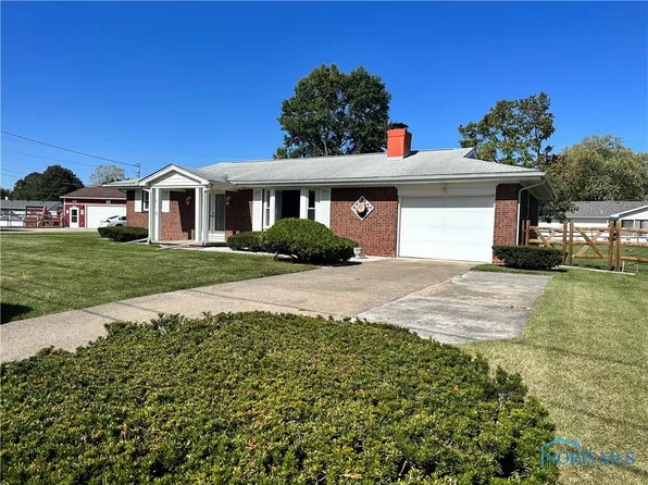 556 Maybar Dr, Rossford, OH 43460