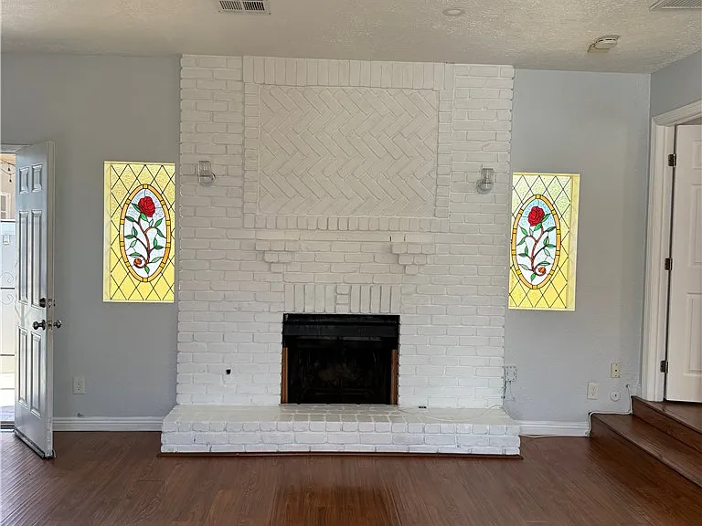 2211 S 8th Ave — Photo 2