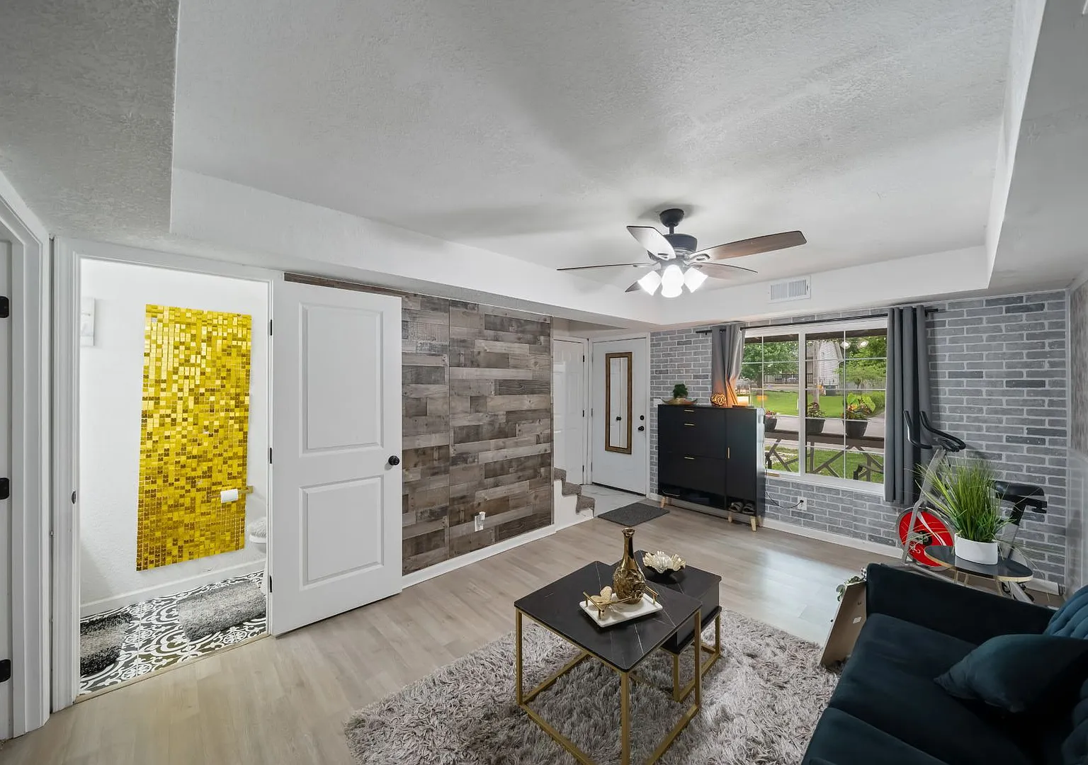 3 Bedroom Townhome With Fenced Yard and 1 Car Garage — Photo 3