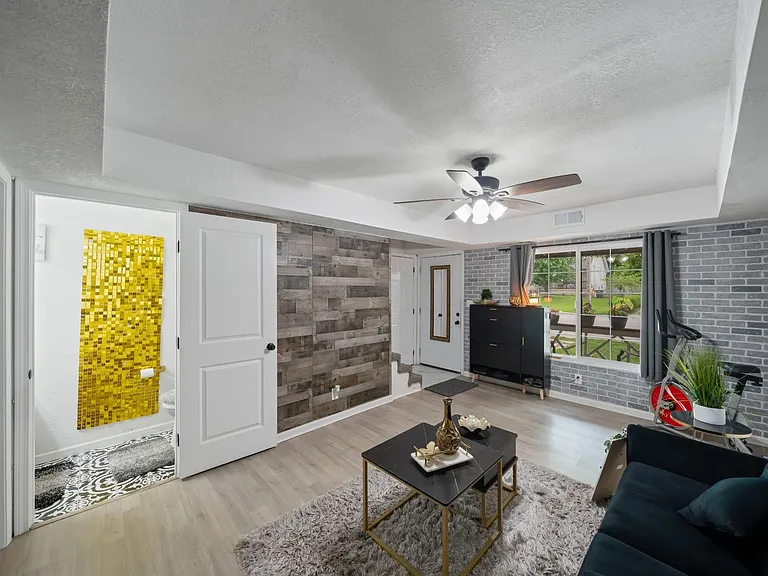 718 S Stevenson St — Photo 3