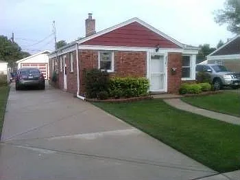 2701 Reuter St photo 1