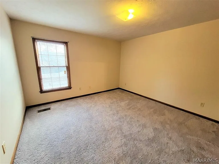 4046 Camellia Dr — Photo 6