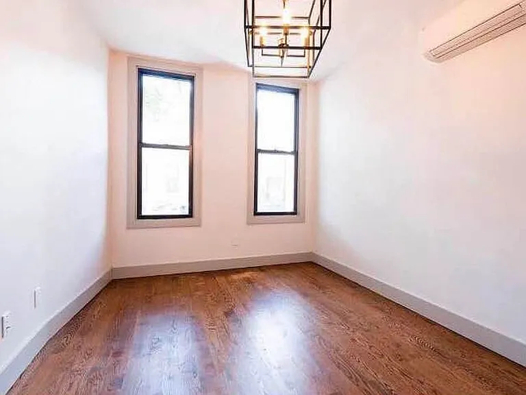 2014 Bleecker St #1R — Photo 5