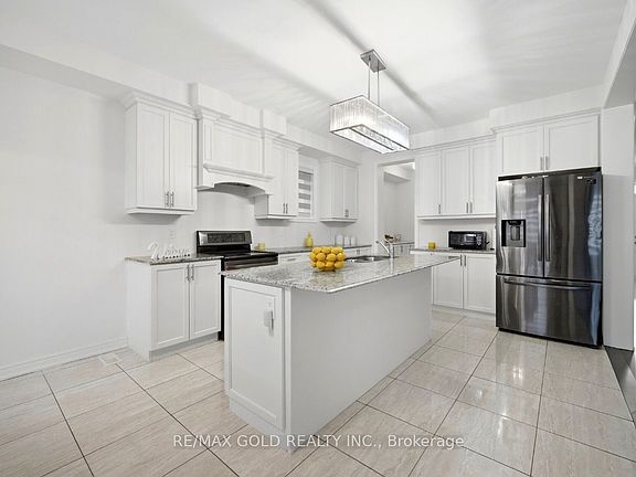 3rd image of 814 Green St