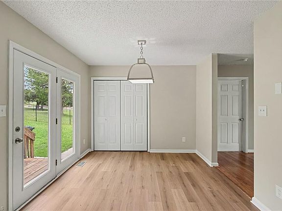 3rd image of 100 Birch Tree Ln