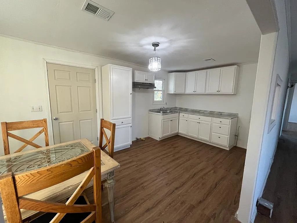 3 bed, 1224 sqft, $1,950 — Photo 3